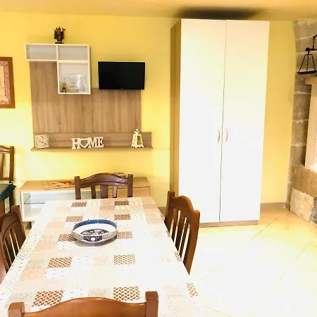 Sotto L'arco Di Nunziella Molfetta